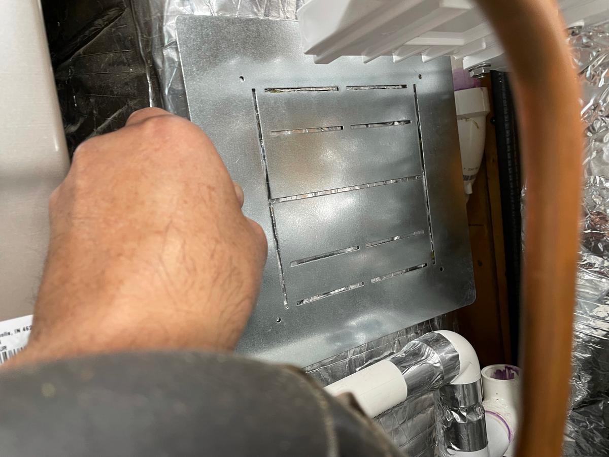 Selecting duct-side mounting location for UV air purifier