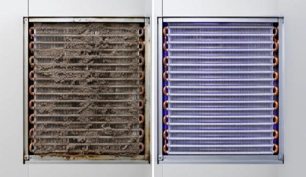 Side-by-side photographs of the same evaporator coil: on day 0 it is matted with grey biological fouling, on day 90 under the UV lamp the fins are clean and the copper is bright.